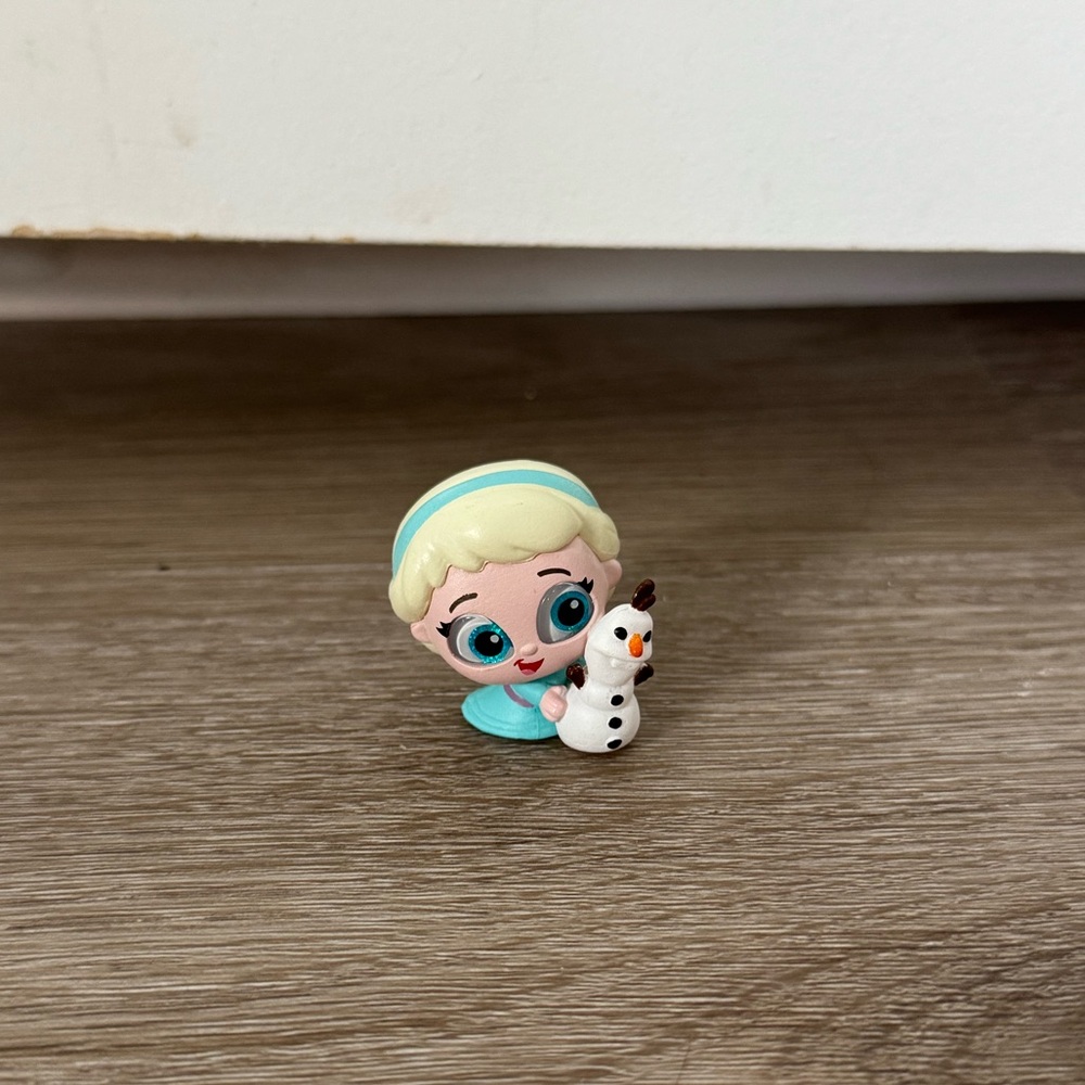 Disney Doorables Baby Elsa Frozen Remember When Series Figure